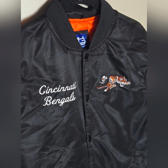 Youth NFL Cincinatti Bengals Embroidered Logo Varsity Jacket Sportscore, 18/20 - Picture 2 of 4